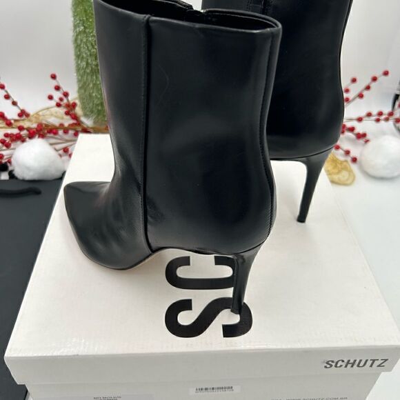 Women’s
Schutz black soft leather ankle boots size 40 made in Brazil - Picture 2 of 12